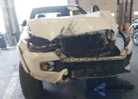 2017 Toyota Tacoma Sr5 V6 z USA, uszkodzony, nr VIN 3TMDZ5BNXHM017510